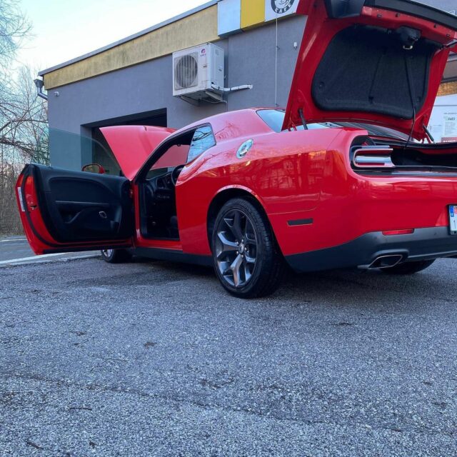 detailing Dodge Challenger